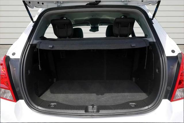 Photo of 2017 White Chevrolet Trax