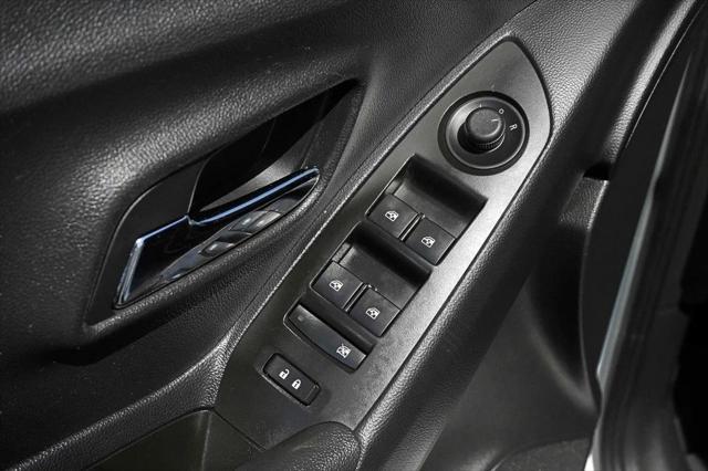 Photo of 2017 White Chevrolet Trax