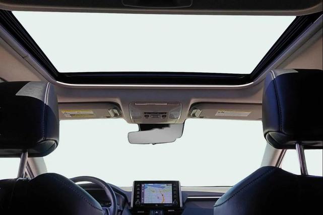 Photo of 2020 Off white Toyota RAV4