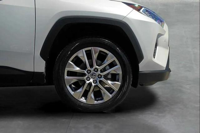 Photo of 2020 Off white Toyota RAV4