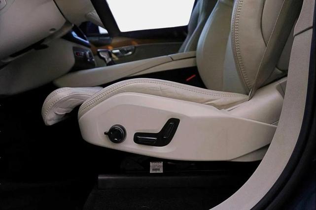 Photo of 2019 Blue Volvo XC90
