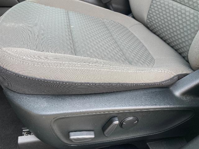 Photo of 2022 OXFORD WHITE Ford Escape