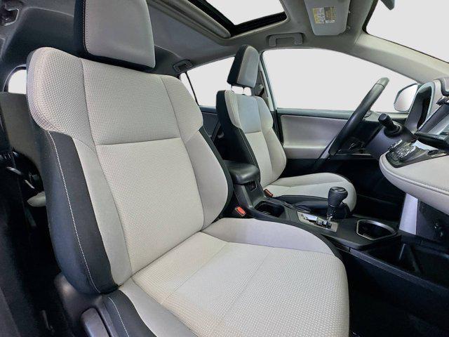 Photo of 2018 Super White Toyota RAV4