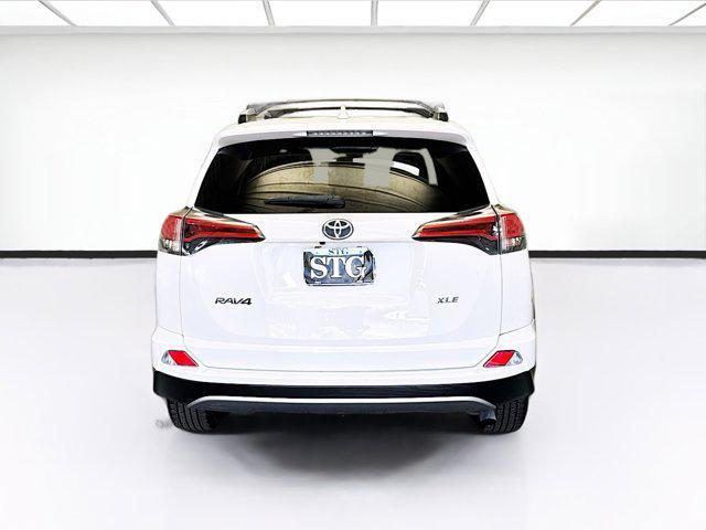Photo of 2018 Super White Toyota RAV4