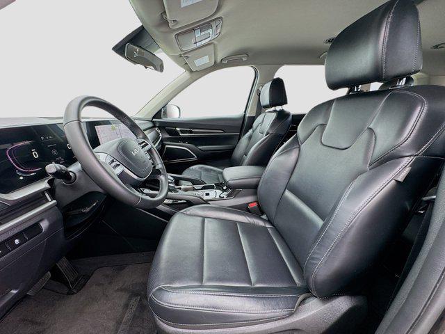 Photo of 2023 Ebony Black Kia Telluride