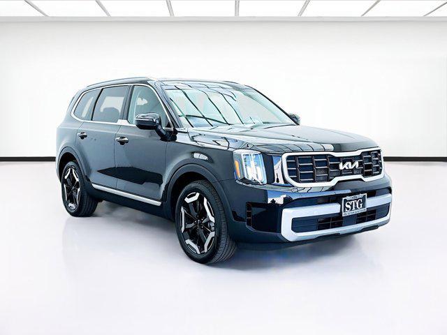 Photo of 2023 Ebony Black Kia Telluride