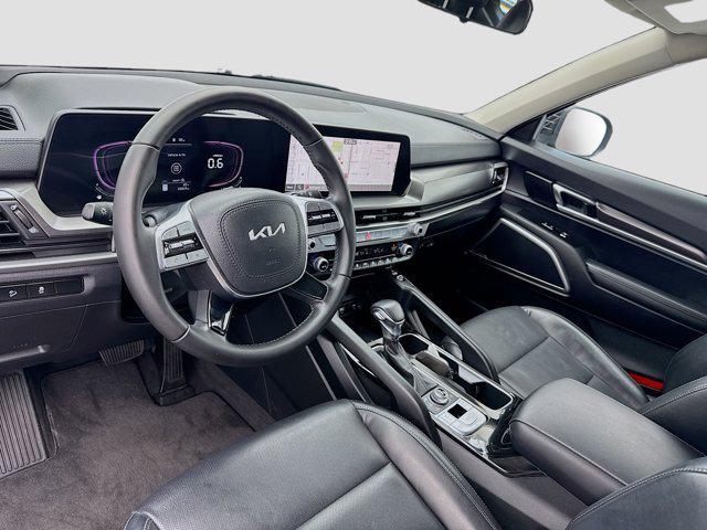 Photo of 2023 Ebony Black Kia Telluride