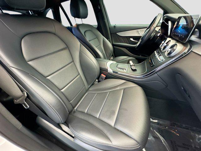 Photo of 2022 Polar White Mercedes-Benz GLC 300
