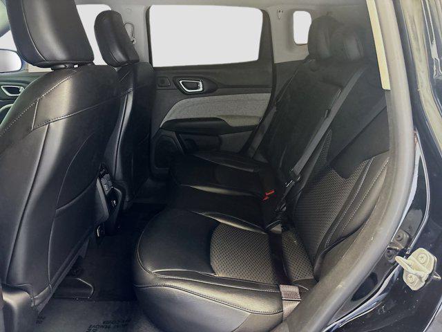 Photo of 2022 Diamond Black Crystal Pearlcoat Jeep Compass