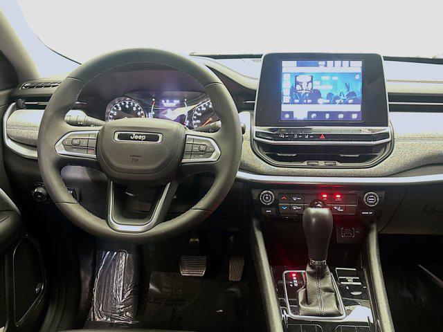 Photo of 2022 Diamond Black Crystal Pearlcoat Jeep Compass