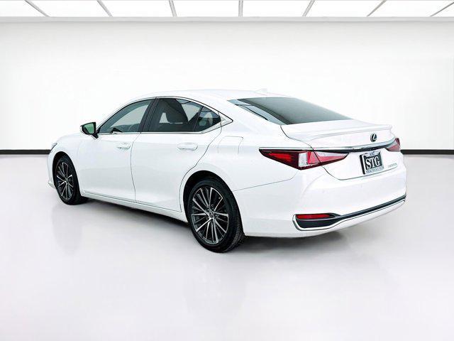 Photo of 2023 Eminent White Pearl Lexus ES 300h