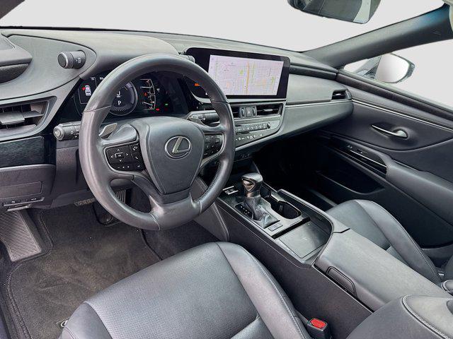 Photo of 2023 Eminent White Pearl Lexus ES 300h