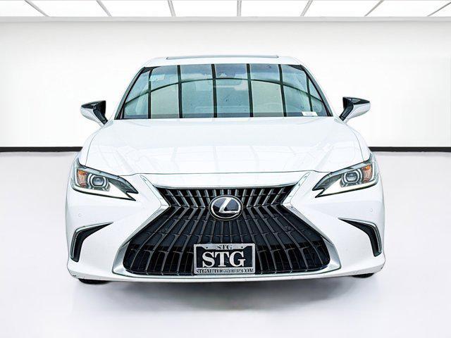 Photo of 2023 Eminent White Pearl Lexus ES 300h