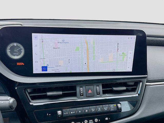 Photo of 2023 Eminent White Pearl Lexus ES 300h