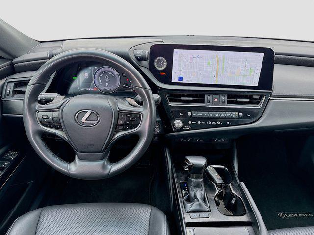 Photo of 2023 Eminent White Pearl Lexus ES 300h
