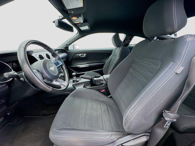 Photo of 2016 Oxford White Ford Mustang