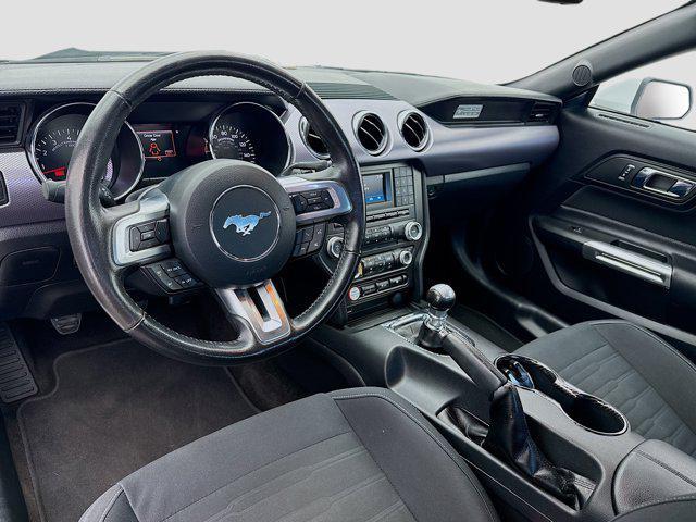 Photo of 2016 Oxford White Ford Mustang