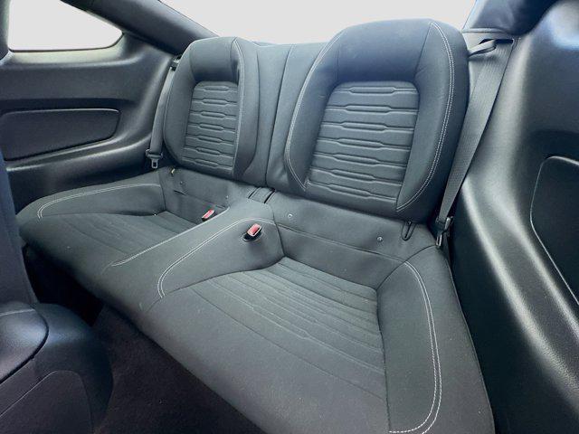 Photo of 2016 Oxford White Ford Mustang