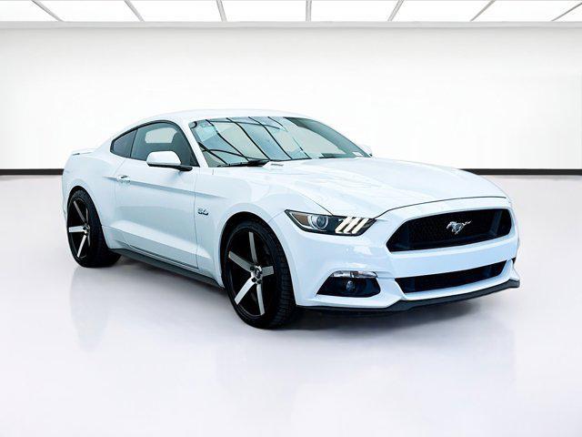 Photo of 2016 Oxford White Ford Mustang