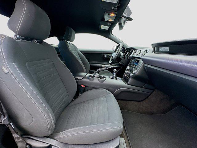 Photo of 2016 Oxford White Ford Mustang