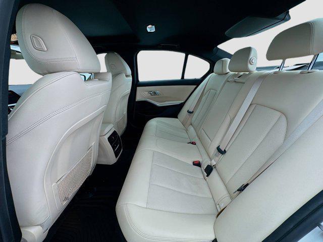 Photo of 2022 Alpine White BMW 330