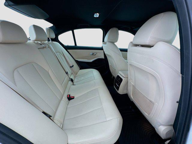 Photo of 2022 Alpine White BMW 330