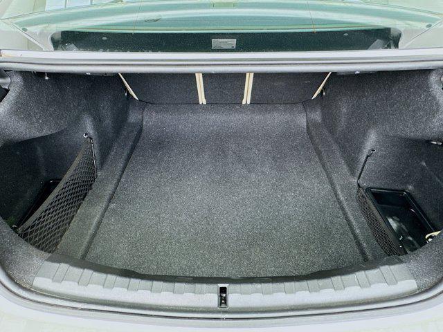 Photo of 2022 Alpine White BMW 330