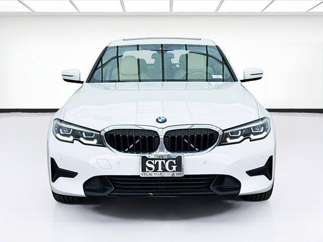 Photo of 2022 Alpine White BMW 330