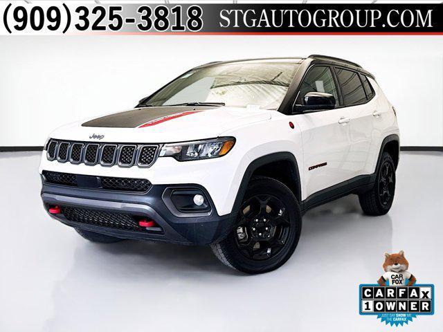 Photo of 2023 Bright White Clearcoat Jeep Compass