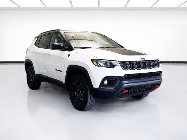 Photo of 2023 Bright White Clearcoat Jeep Compass