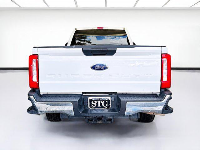 Photo of 2024 Oxford White Ford F-250