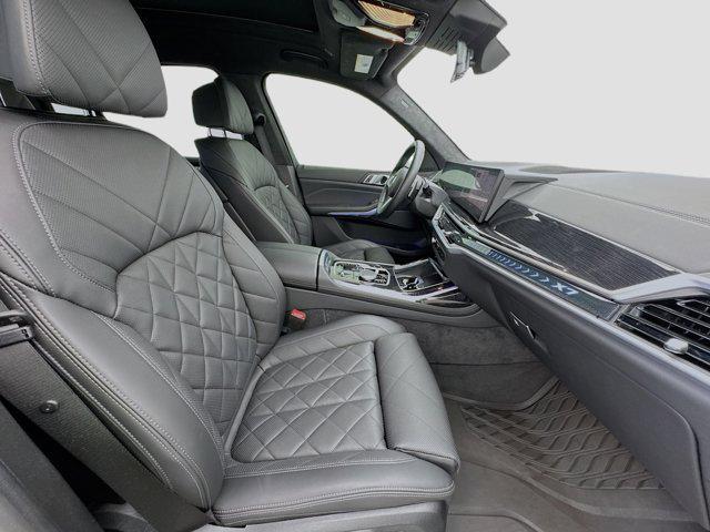 Photo of 2024 Brooklyn Grey Metallic BMW X7