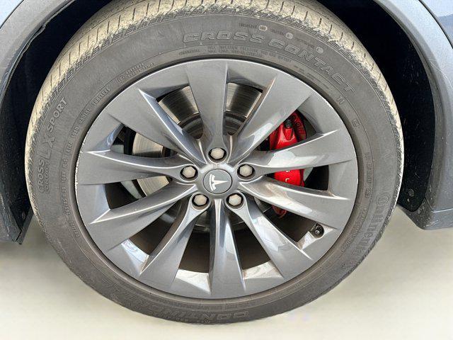 Photo of 2019 Gray Tesla Model X