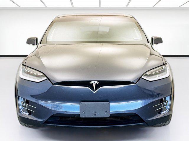 Photo of 2019 Gray Tesla Model X