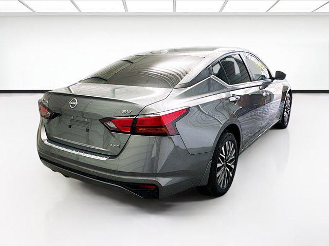 Photo of 2023 Gun Metallic Nissan Altima