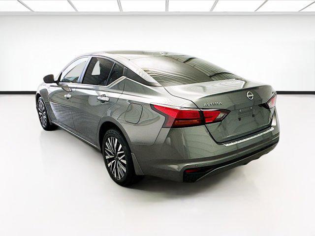 Photo of 2023 Gun Metallic Nissan Altima