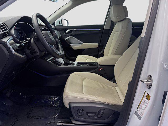 Photo of 2022 Glacier White Metallic Audi Q3