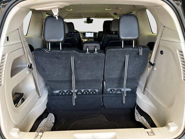 Photo of 2023 Brilliant Black Crystal Pearlcoat Chrysler Pacifica