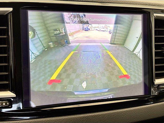 Photo of 2023 Brilliant Black Crystal Pearlcoat Chrysler Pacifica