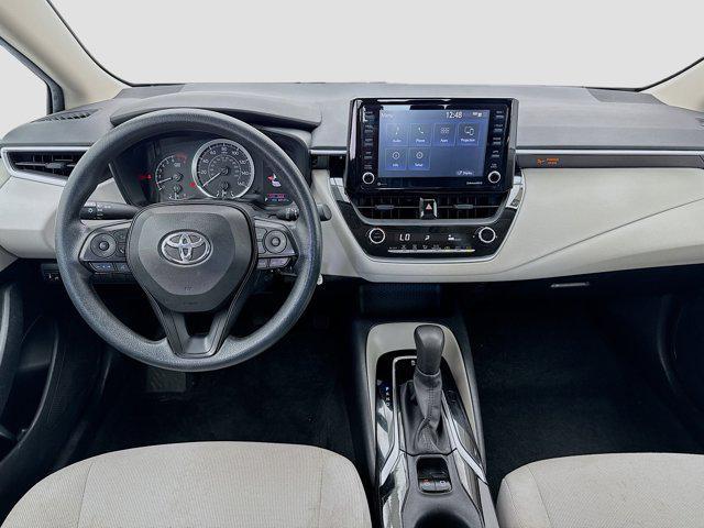 Photo of 2022 White Toyota Corolla