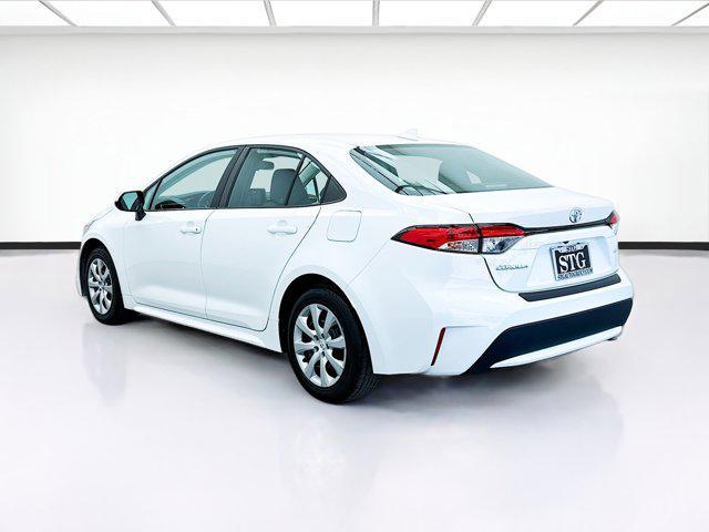 Photo of 2022 White Toyota Corolla