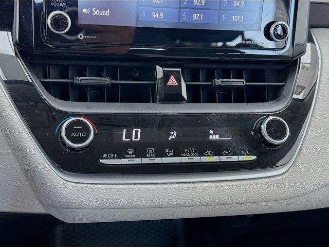 Photo of 2022 White Toyota Corolla