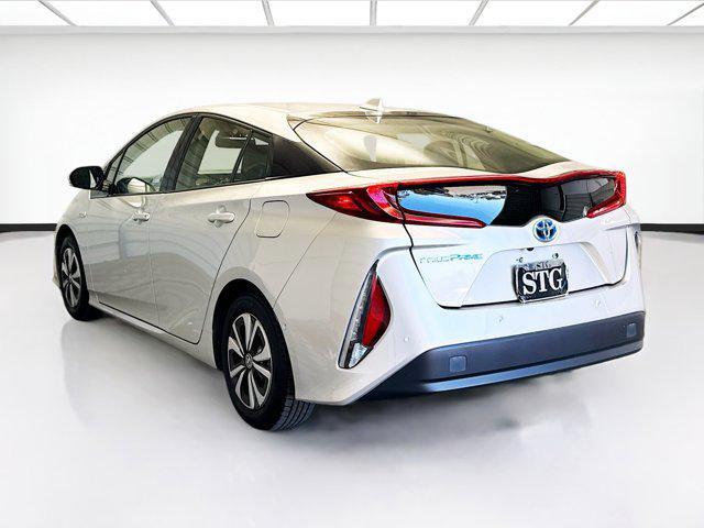 Photo of 2017 Classic Silver Metallic Toyota Prius Prime