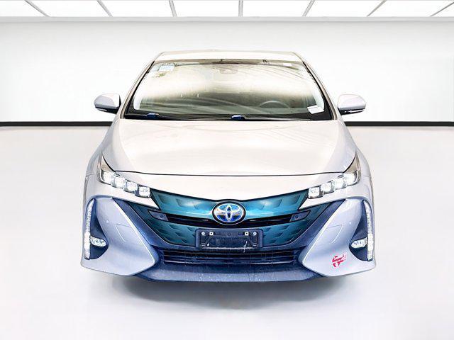 Photo of 2017 Classic Silver Metallic Toyota Prius Prime