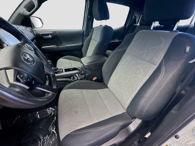 Photo of 2022 White Toyota Tacoma