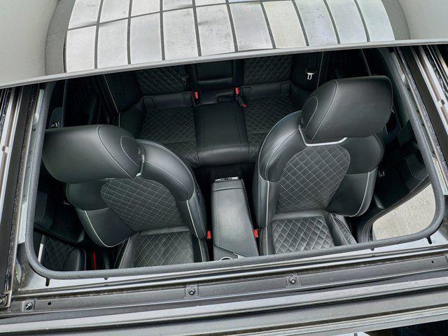 Photo of 2019 Victoria Black Genesis G70