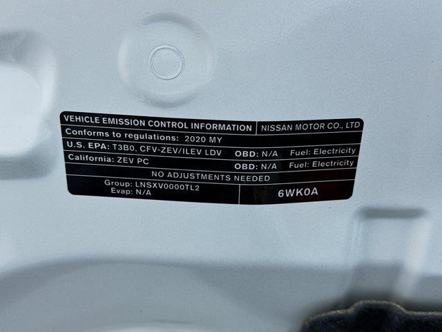 Photo of 2020 Glacier White Nissan Leaf