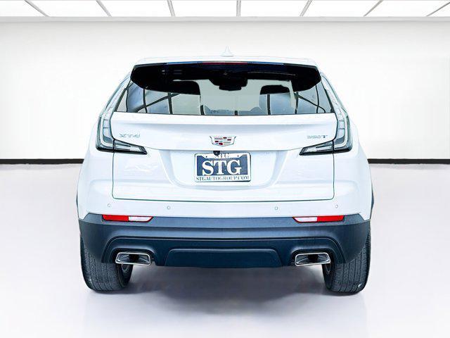 Photo of 2023 Crystal White Tricoat Cadillac XT4