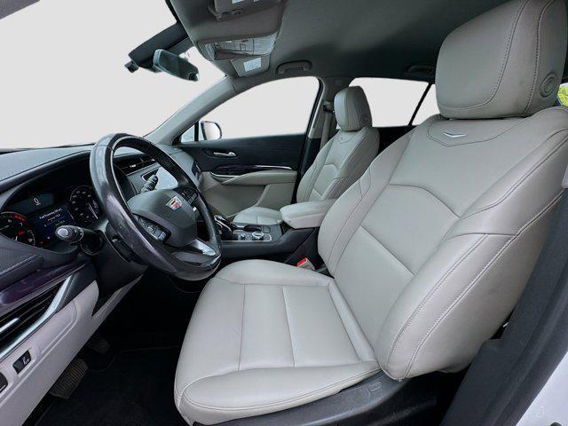 Photo of 2023 Crystal White Tricoat Cadillac XT4