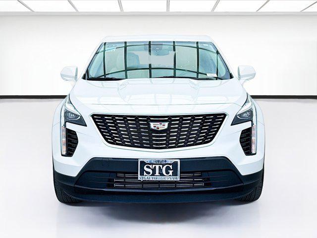 Photo of 2023 Crystal White Tricoat Cadillac XT4